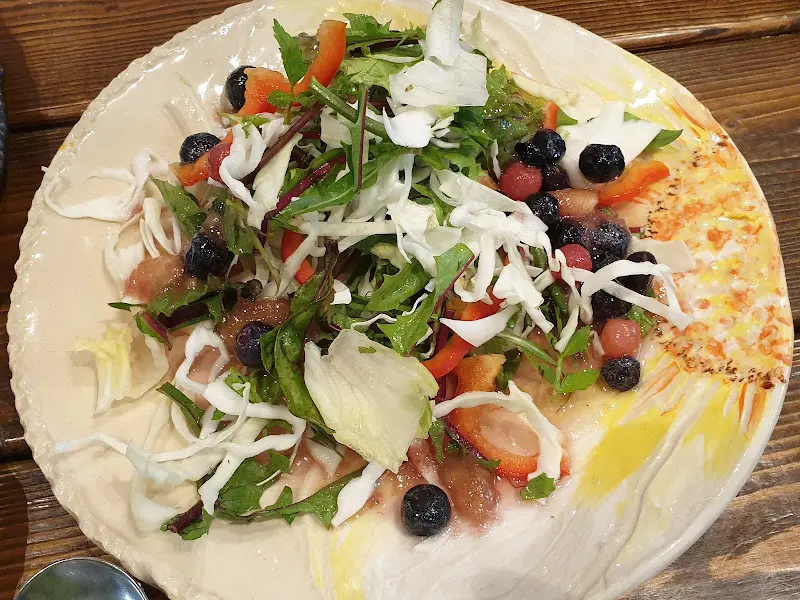 다채로운 색감의 샐러드