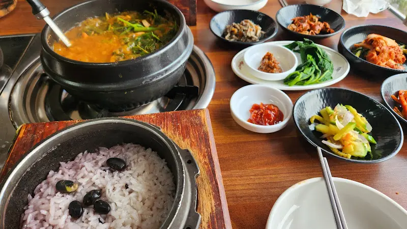 푸짐한 닭볶음탕 한 상 차림