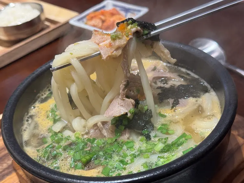 우동면을 들어올린 모습