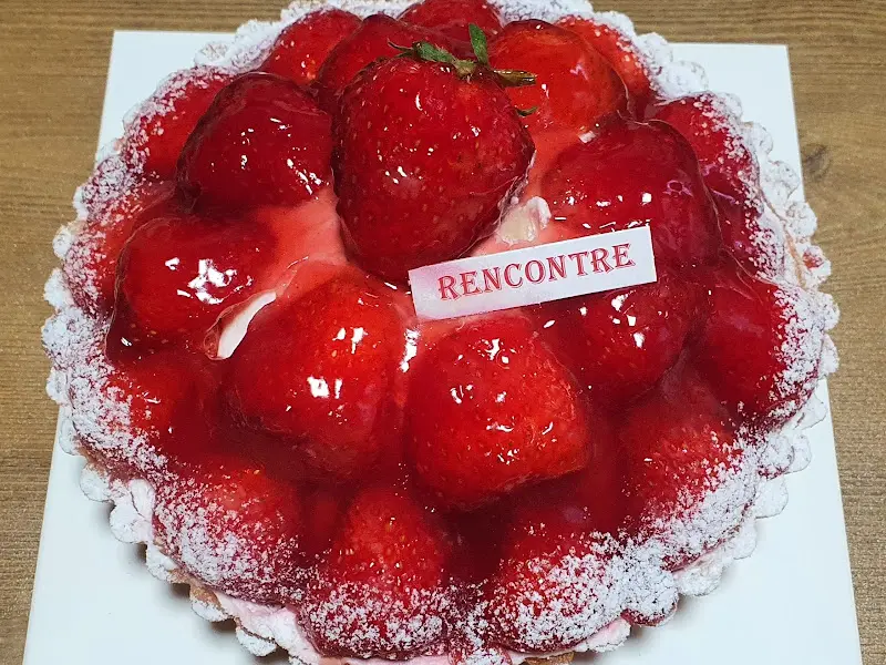 싱싱한 딸기가 가득한 딸기 타르트