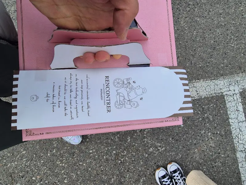 랑콩뜨레의 핑크색 케이크 상자