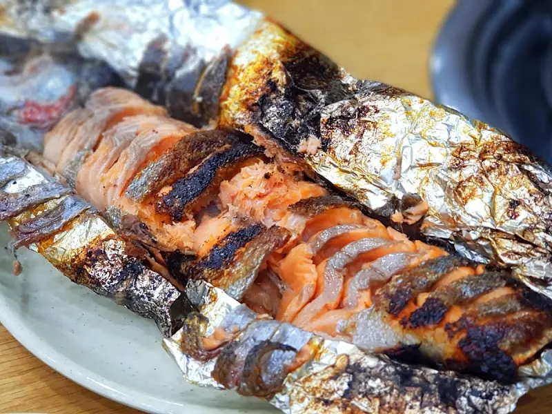 노릇노릇하게 구워진 송어구이