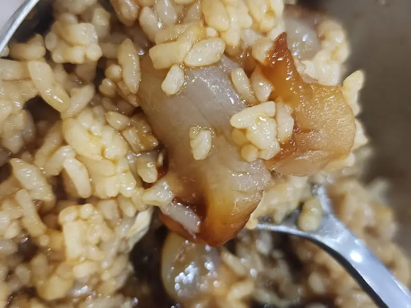 윤기 흐르는 뜸북국밥