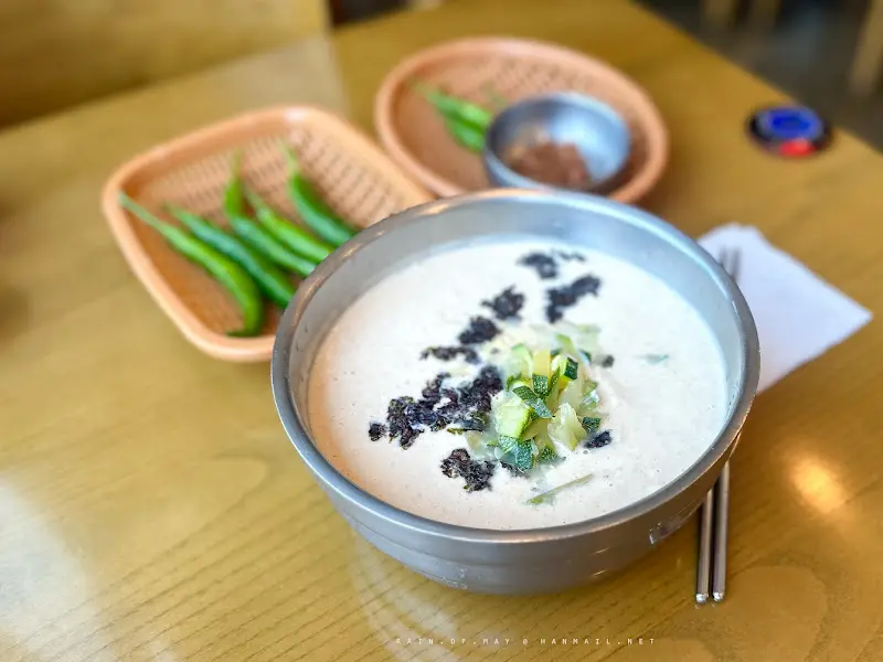 칠성할매콩국수 콩국수와 고추