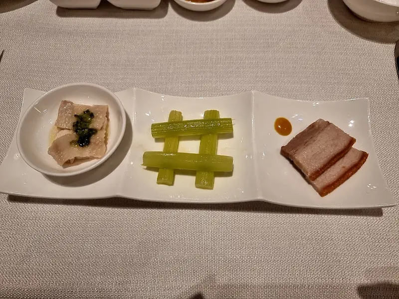 정갈하게 담겨 나온 오리 요리