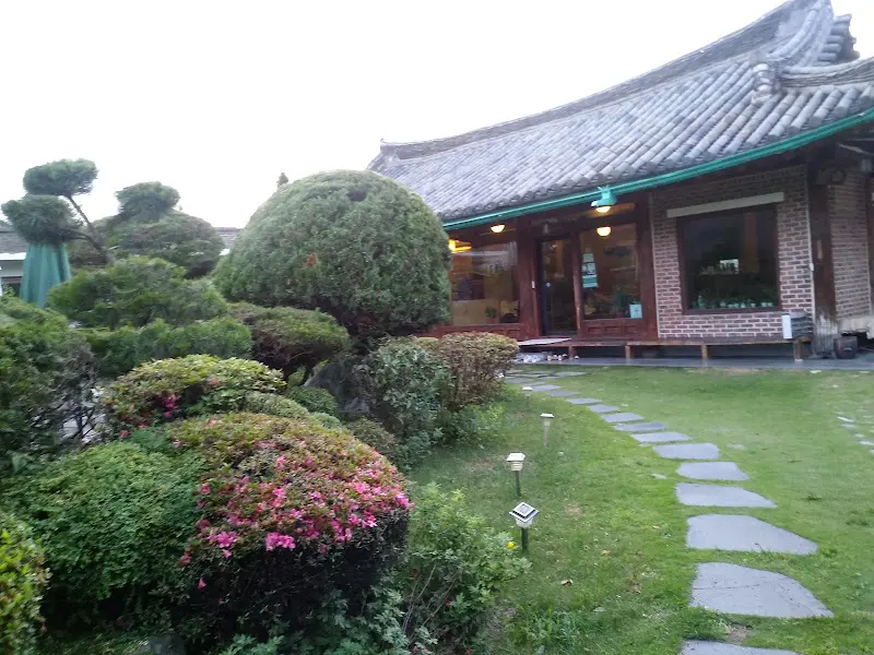 안채의 아름다운 외관