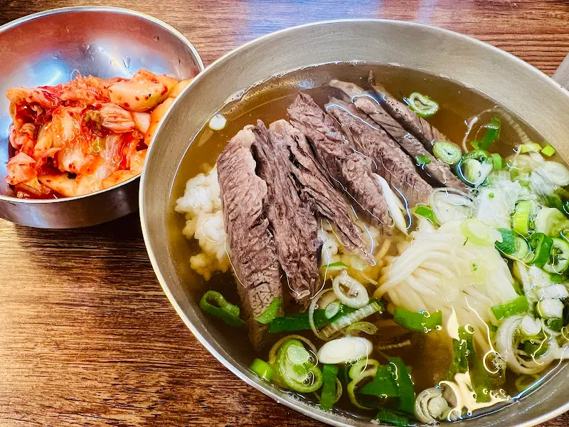 곰탕과 김치의 조화