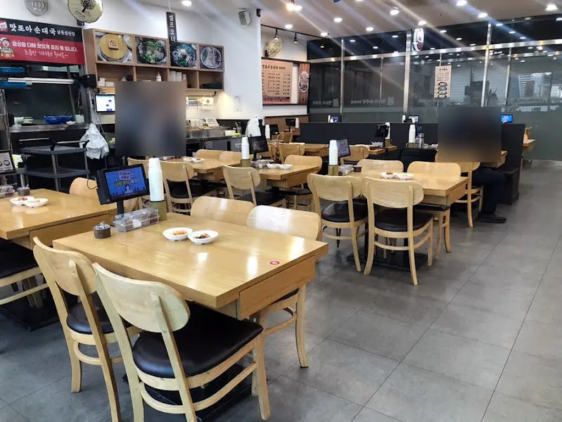 깔끔하고 넓은 실내 공간