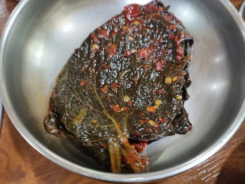 윤기가 흐르는 호박잎 나물