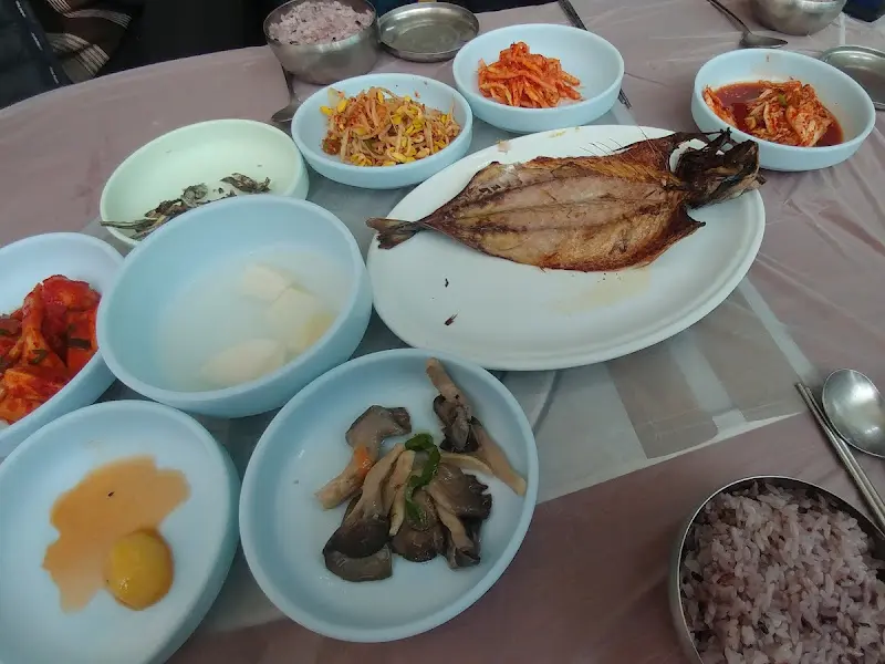 고등어구이와 밑반찬