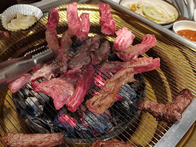 숯불에 구워 먹는 한우