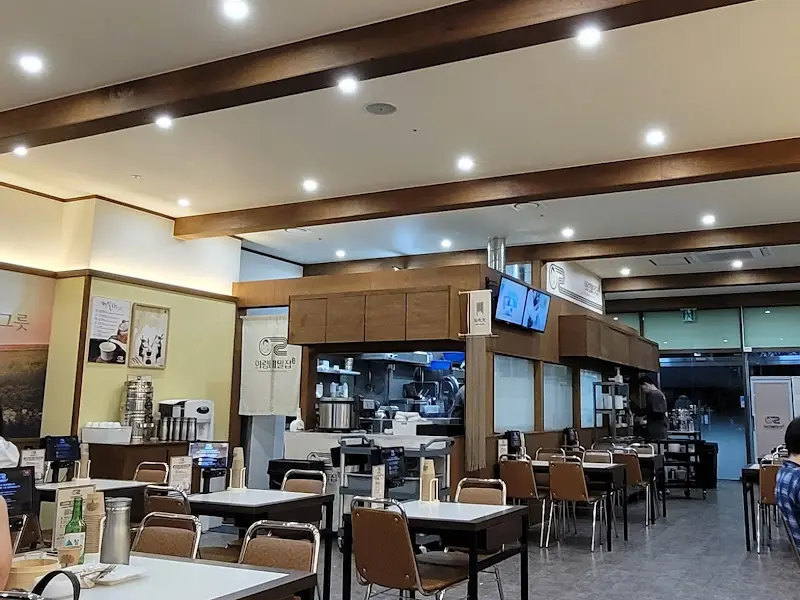 의령메밀 내부 전경