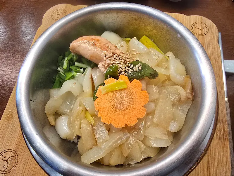 솥밥 속 다양한 재료들