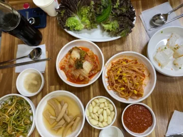수원 스타일 정육점, 신사강에서 맛보는 삼겹살 맛집의 힙한 미식 랩소디