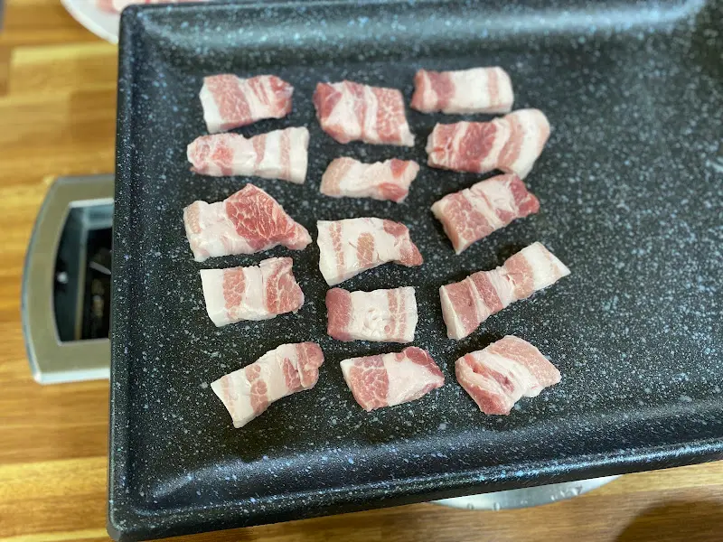 불판 위의 삼겹살