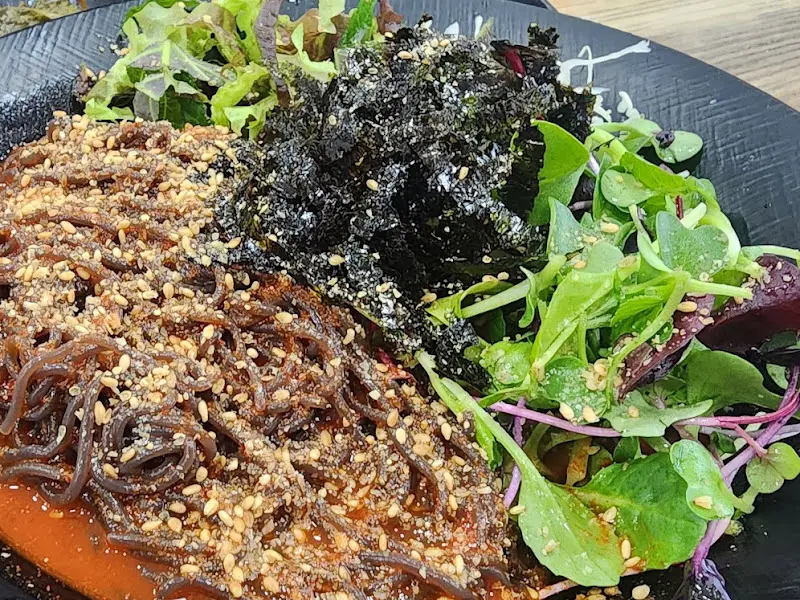 매콤달콤한 비빔 막국수