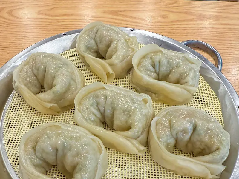 윤기가 흐르는 손만두