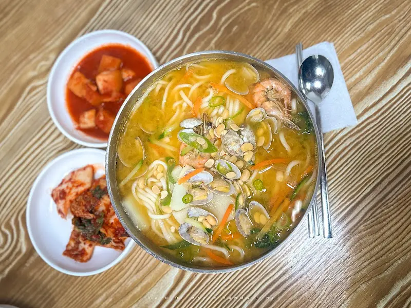 푸짐한 양의 칼국수
