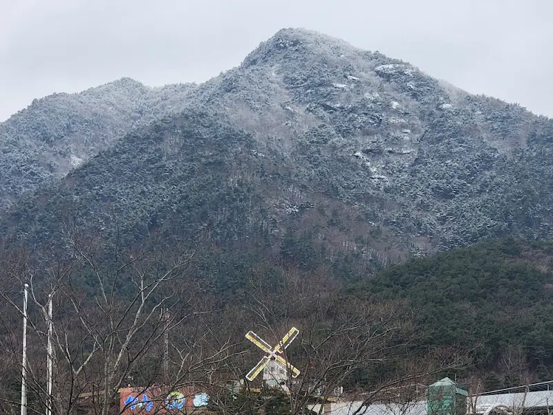 눈 덮인 산청의 아름다운 풍경