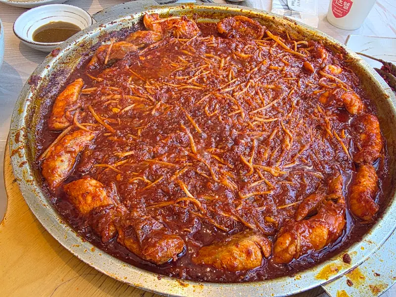 매콤한 양념에 버무려진 복어 불고기