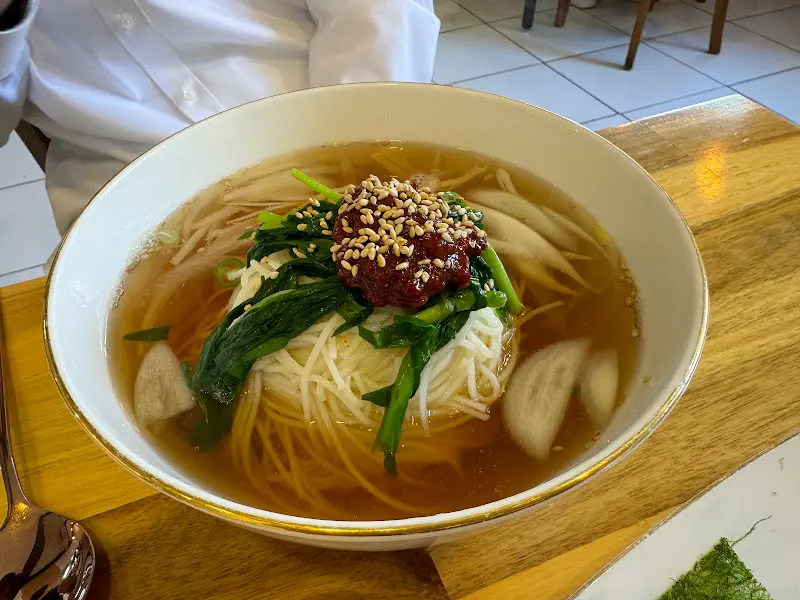 서문국수 외부 테이블