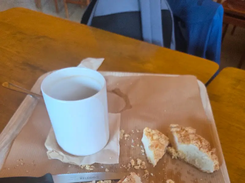 플레인 스콘과 음료