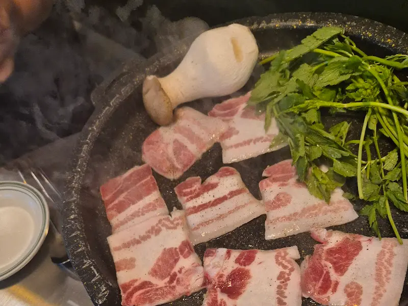 지글지글 익어가는 냉동 삼겹살