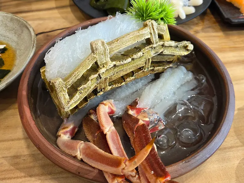 대게와 함께 제공되는 곁들임 음식