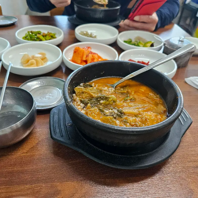 어탕국수 한 상 차림