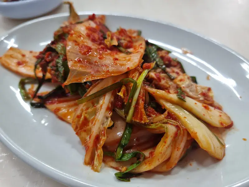 두부김치의 볶음김치 클로즈업 사진