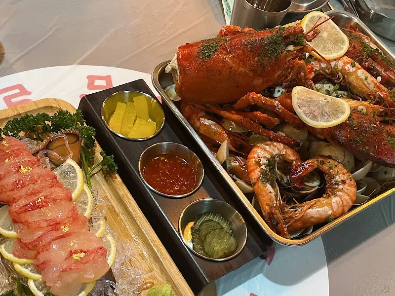 해산물과 바게트 빵