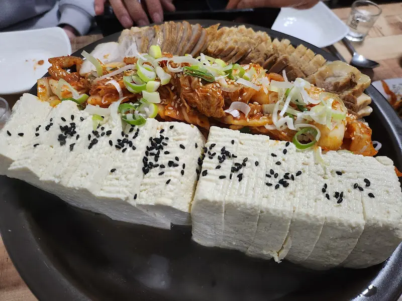 푸짐한 두부삼합 한 상