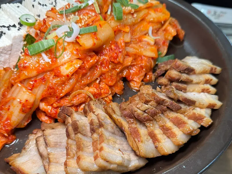 탐스러운 두부삼합의 모습