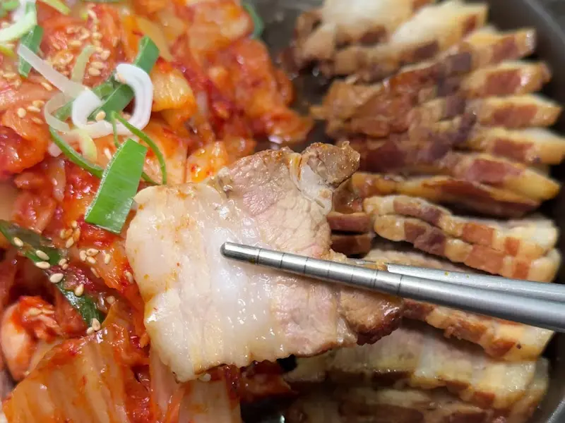 젓가락을 멈출 수 없는 맛