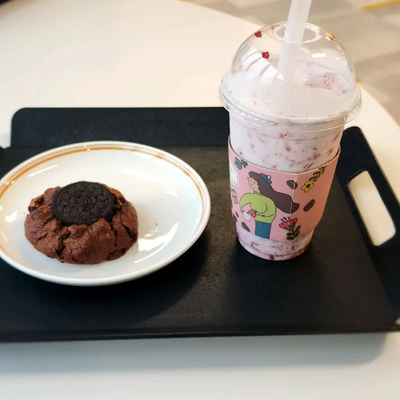 카페 오슬로의 딸기라떼