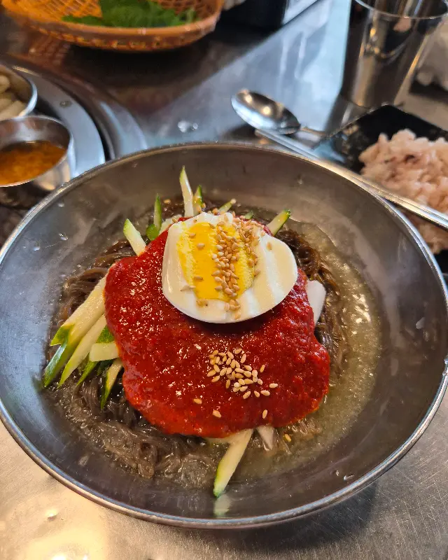 매콤한 땡초쌈냉면