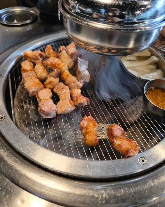 노릇노릇하게 구워진 고기