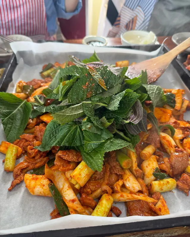 푸짐한 오리주물럭 한 상 차림