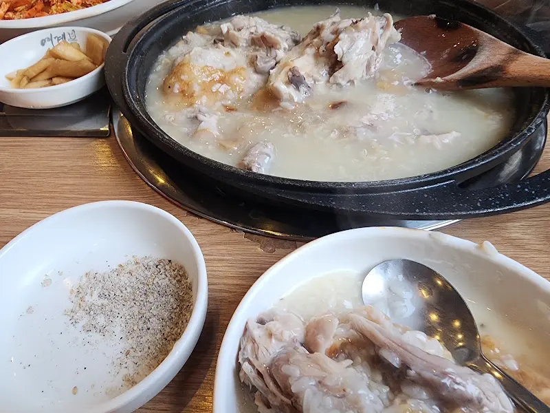 깔끔하게 비운 뚝배기