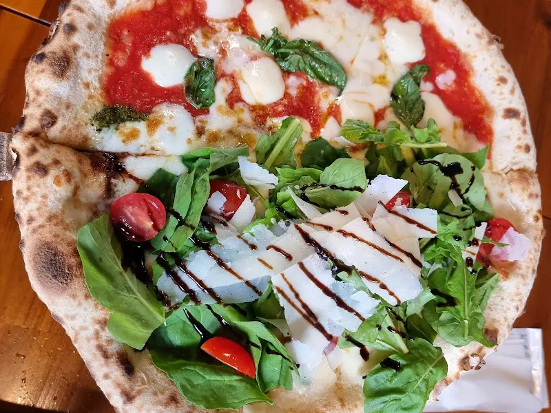 비주얼 폭발하는 하프 앤 하프 피자