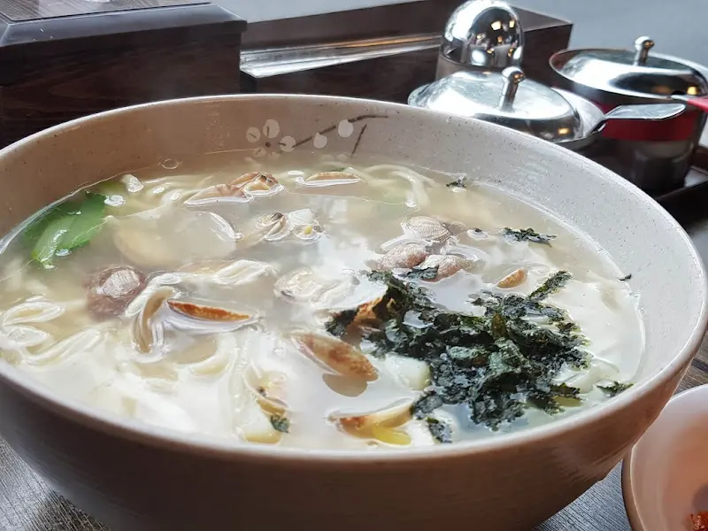 바지락칼국수 근접샷