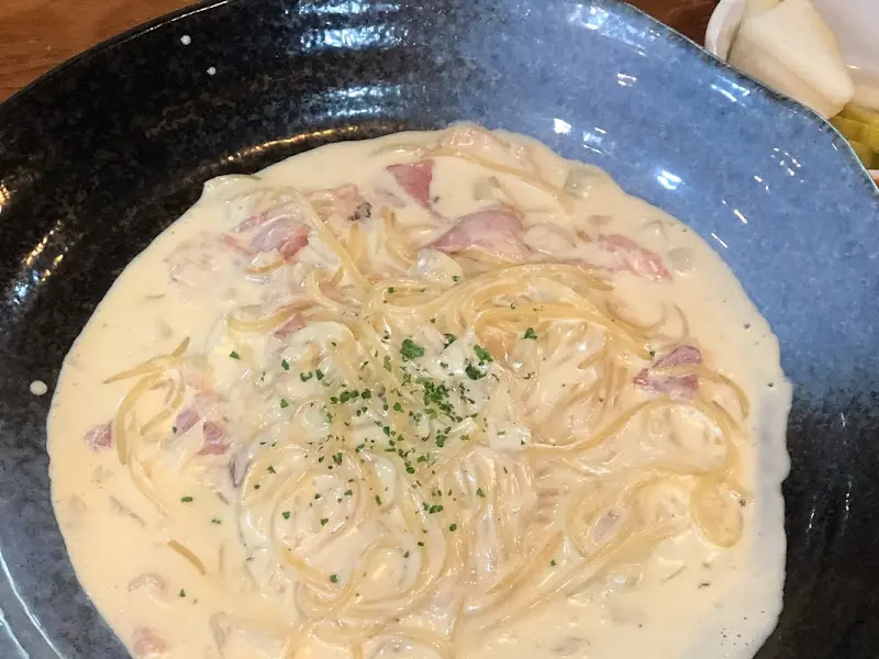 크림 소스가 듬뿍 들어간 까르보나라