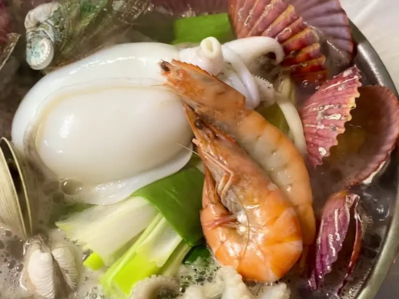 해산물 가득한 해물칼국수