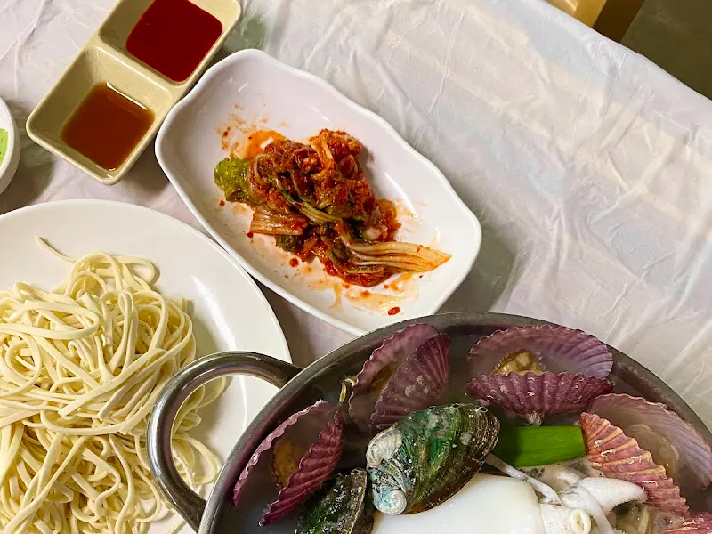 해물칼국수와 겉절이, 면