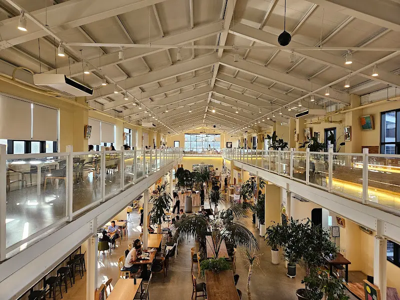 카페 2층에서 바라본 1층 전경