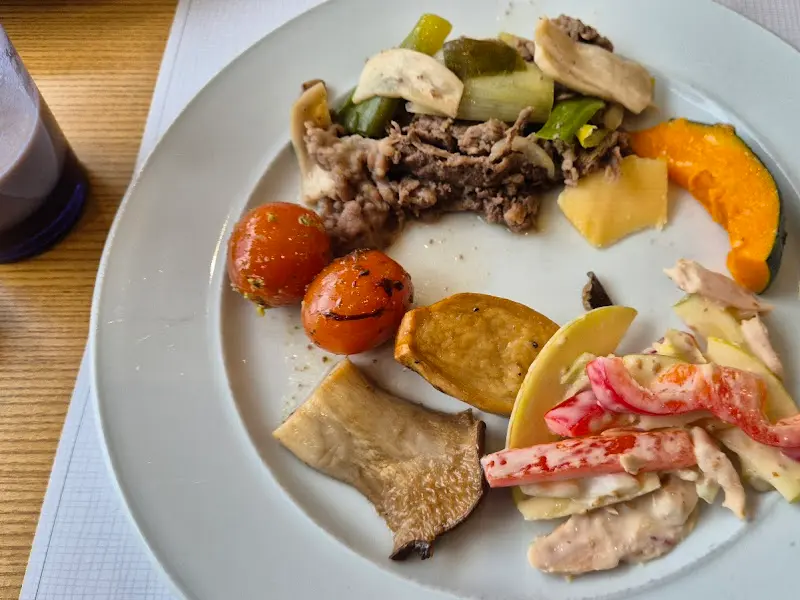 다채로운 색감의 아침 식사