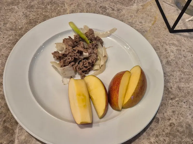 깔끔하게 담긴 음식