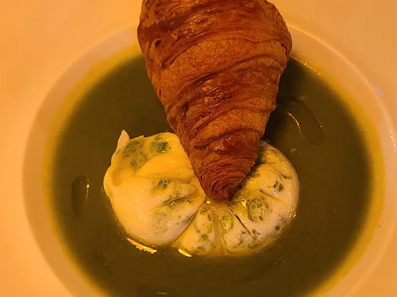 크루아상과 수프 확대