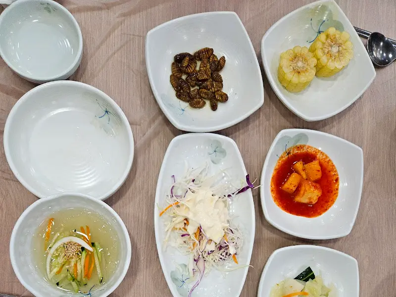 포미아구찜 다양한 밑반찬