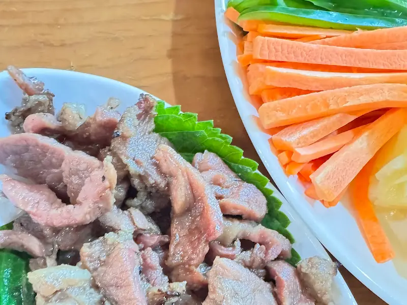 숯불 향이 가득한 돼지 석쇠 불고기